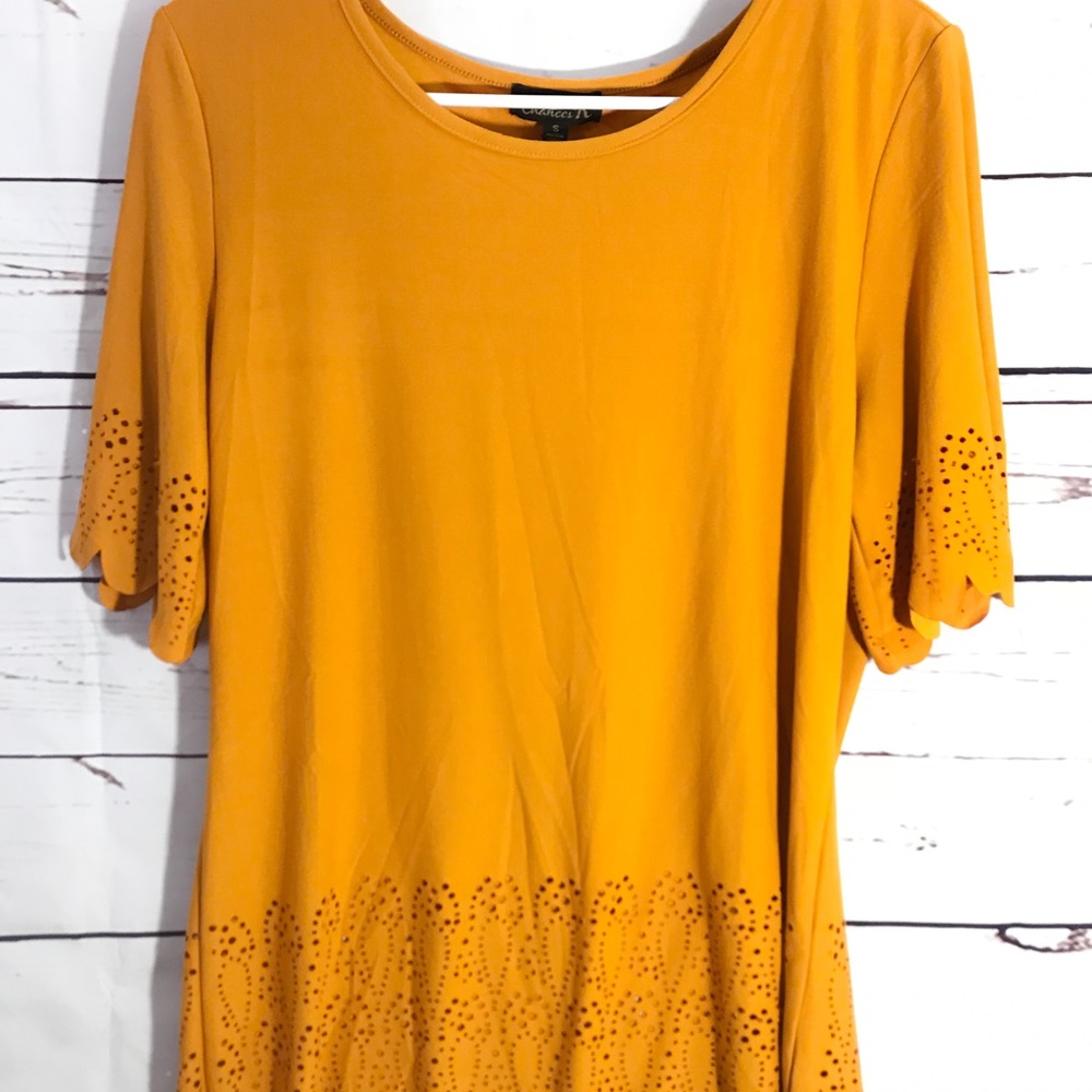 💕MUSTARD TOP WITH BEAUTIFUL DETAILS💕